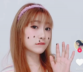 绿茶拍照露脚什么梗