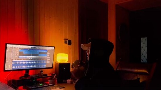 你是否也很孤单是什么歌